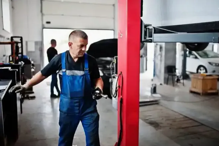 BMW 3-as futómű javítás közben